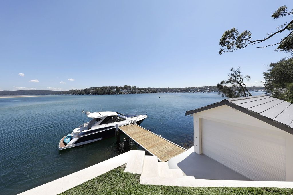  Pinnacle waterfront villa with three sublime levels at New South Wales for auction