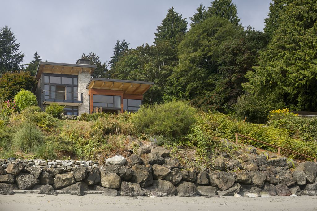 Seaview Escape House Decorated by Charm of the Sea by Coates Design