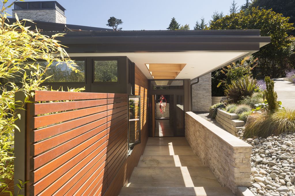 Seaview Escape House Decorated by Charm of the Sea by Coates Design