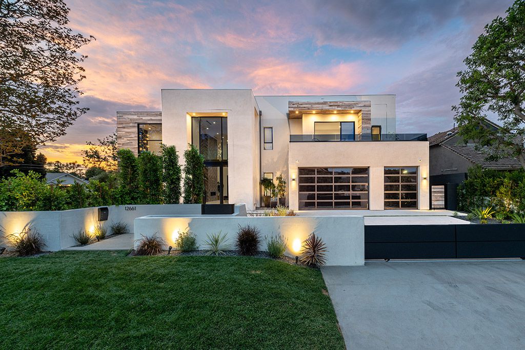 This Studio City Homes, an Architectural Tour De Force was executed and designed by the famed Arzuman Brothers. Situated at the ultimate privacy surrounding green trees and bushed, the over 6,500 sqft luxury home was built in 2018