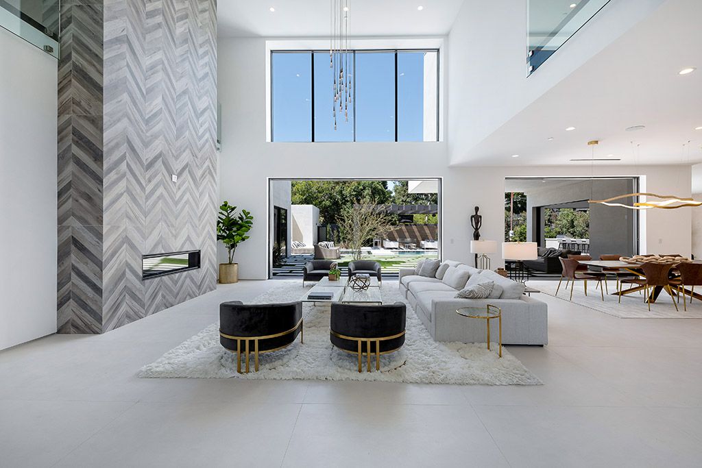 This Studio City Homes, an Architectural Tour De Force was executed and designed by the famed Arzuman Brothers. Situated at the ultimate privacy surrounding green trees and bushed, the over 6,500 sqft luxury home was built in 2018