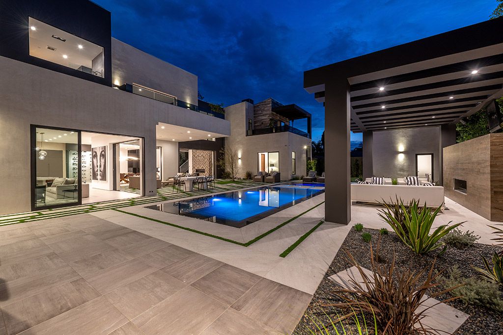 This Studio City Homes, an Architectural Tour De Force was executed and designed by the famed Arzuman Brothers. Situated at the ultimate privacy surrounding green trees and bushed, the over 6,500 sqft luxury home was built in 2018