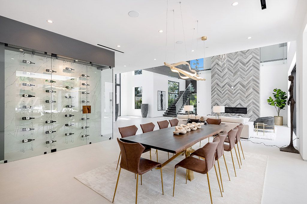 This Studio City Homes, an Architectural Tour De Force was executed and designed by the famed Arzuman Brothers. Situated at the ultimate privacy surrounding green trees and bushed, the over 6,500 sqft luxury home was built in 2018