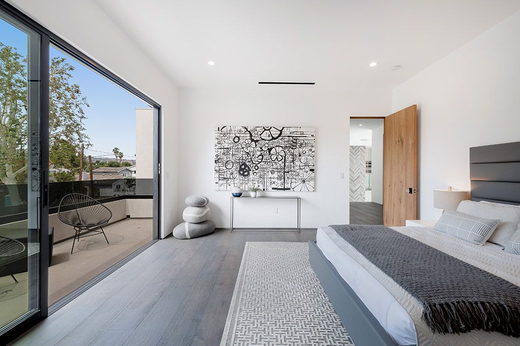 This Studio City Homes, an Architectural Tour De Force was executed and designed by the famed Arzuman Brothers. Situated at the ultimate privacy surrounding green trees and bushed, the over 6,500 sqft luxury home was built in 2018