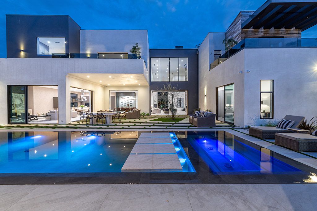 This Studio City Homes, an Architectural Tour De Force was executed and designed by the famed Arzuman Brothers. Situated at the ultimate privacy surrounding green trees and bushed, the over 6,500 sqft luxury home was built in 2018