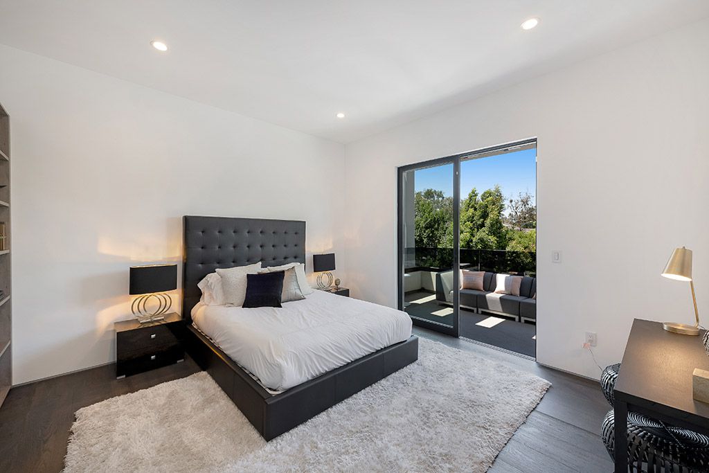 This Studio City Homes, an Architectural Tour De Force was executed and designed by the famed Arzuman Brothers. Situated at the ultimate privacy surrounding green trees and bushed, the over 6,500 sqft luxury home was built in 2018