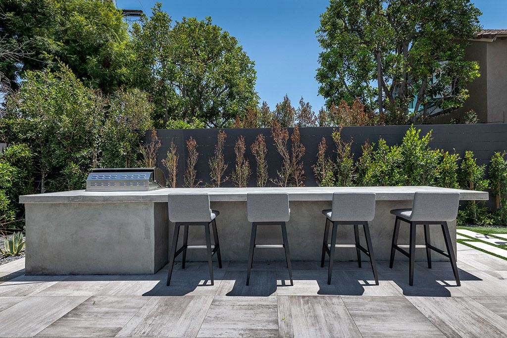 This Studio City Homes, an Architectural Tour De Force was executed and designed by the famed Arzuman Brothers. Situated at the ultimate privacy surrounding green trees and bushed, the over 6,500 sqft luxury home was built in 2018