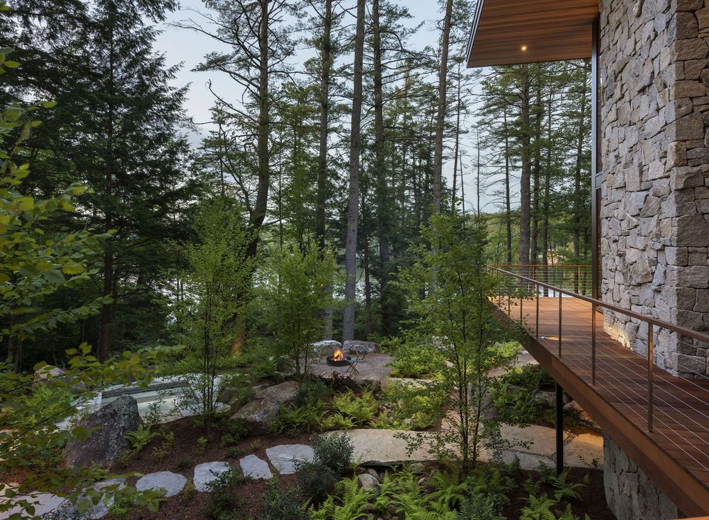 Stunning Shoreland Overlook Residence by Murdough Design Architects 1