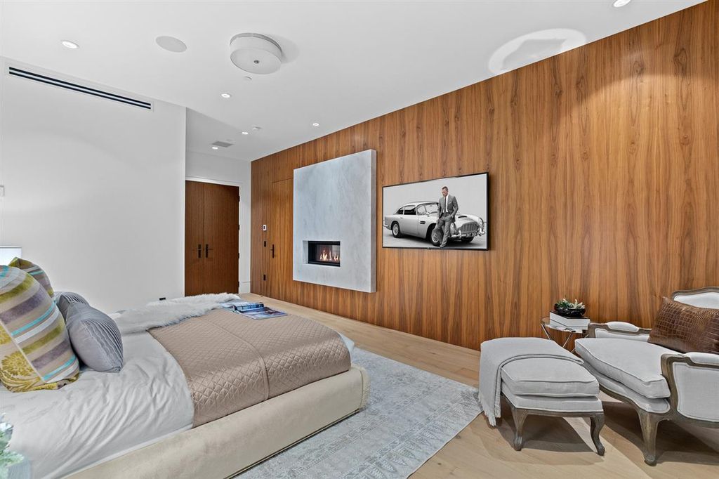 The Sumptuous West Vancouver Villa offers the absolute best panoramic view of Lion Gate Bridge, Downtown & Stanley Park now available for sale. This home located at 1430 Bramwell Rd, West Vancouver, BC V7S 2N9, Canada