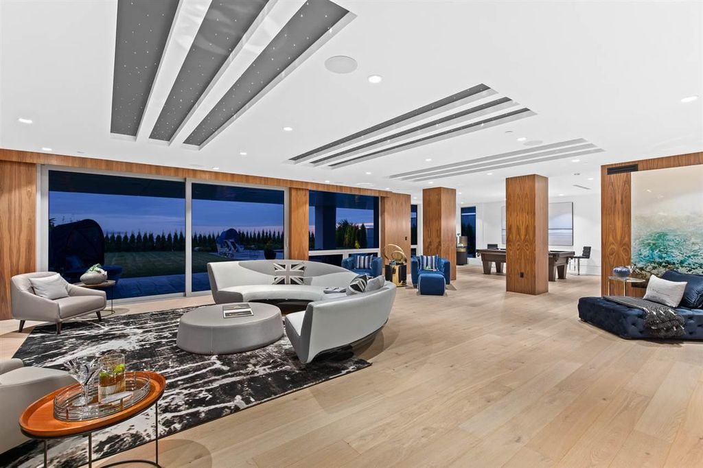 The Sumptuous West Vancouver Villa offers the absolute best panoramic view of Lion Gate Bridge, Downtown & Stanley Park now available for sale. This home located at 1430 Bramwell Rd, West Vancouver, BC V7S 2N9, Canada