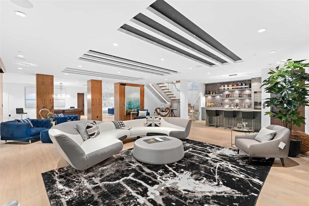 The Sumptuous West Vancouver Villa offers the absolute best panoramic view of Lion Gate Bridge, Downtown & Stanley Park now available for sale. This home located at 1430 Bramwell Rd, West Vancouver, BC V7S 2N9, Canada