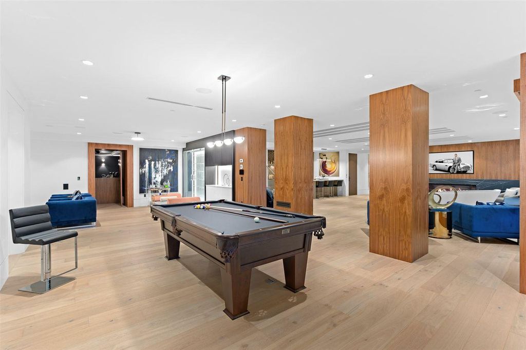 The Sumptuous West Vancouver Villa offers the absolute best panoramic view of Lion Gate Bridge, Downtown & Stanley Park now available for sale. This home located at 1430 Bramwell Rd, West Vancouver, BC V7S 2N9, Canada