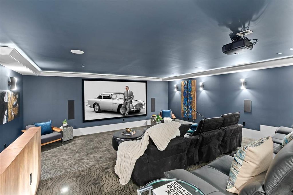 The Sumptuous West Vancouver Villa offers the absolute best panoramic view of Lion Gate Bridge, Downtown & Stanley Park now available for sale. This home located at 1430 Bramwell Rd, West Vancouver, BC V7S 2N9, Canada