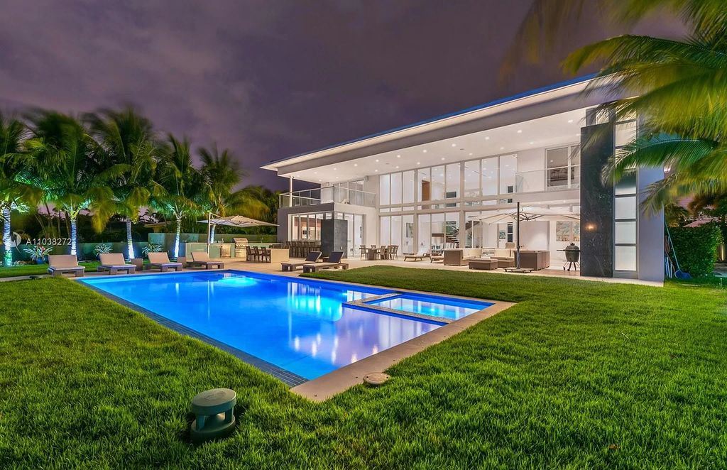 The Waterfront Home in Florida located on one of South Florida’s most sought-after waterfront communities now available for sale. This home located at 431 Alamanda Dr, Hallandale Beach, Florida
