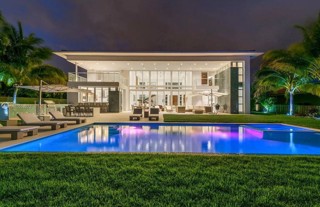 The Waterfront Home in Florida located on one of South Florida’s most sought-after waterfront communities now available for sale. This home located at 431 Alamanda Dr, Hallandale Beach, Florida