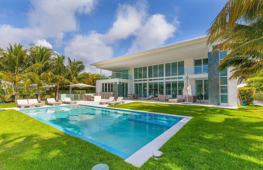 The Waterfront Home in Florida located on one of South Florida’s most sought-after waterfront communities now available for sale. This home located at 431 Alamanda Dr, Hallandale Beach, Florida
