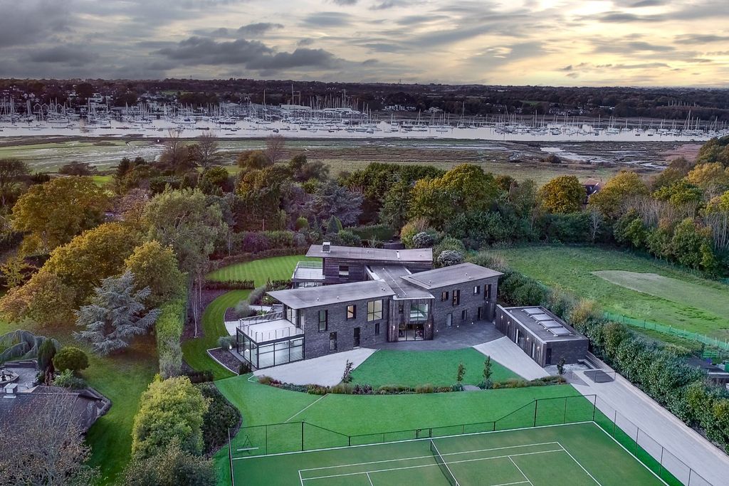 The Elements house, perfect place to host & entertain by AR Design Studio