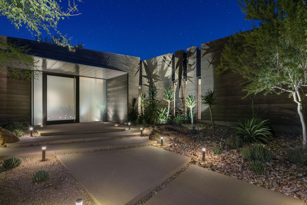 The Most Alluring Home in Arizona has Perfect Setting in Entertainment Sells at 15000000 25