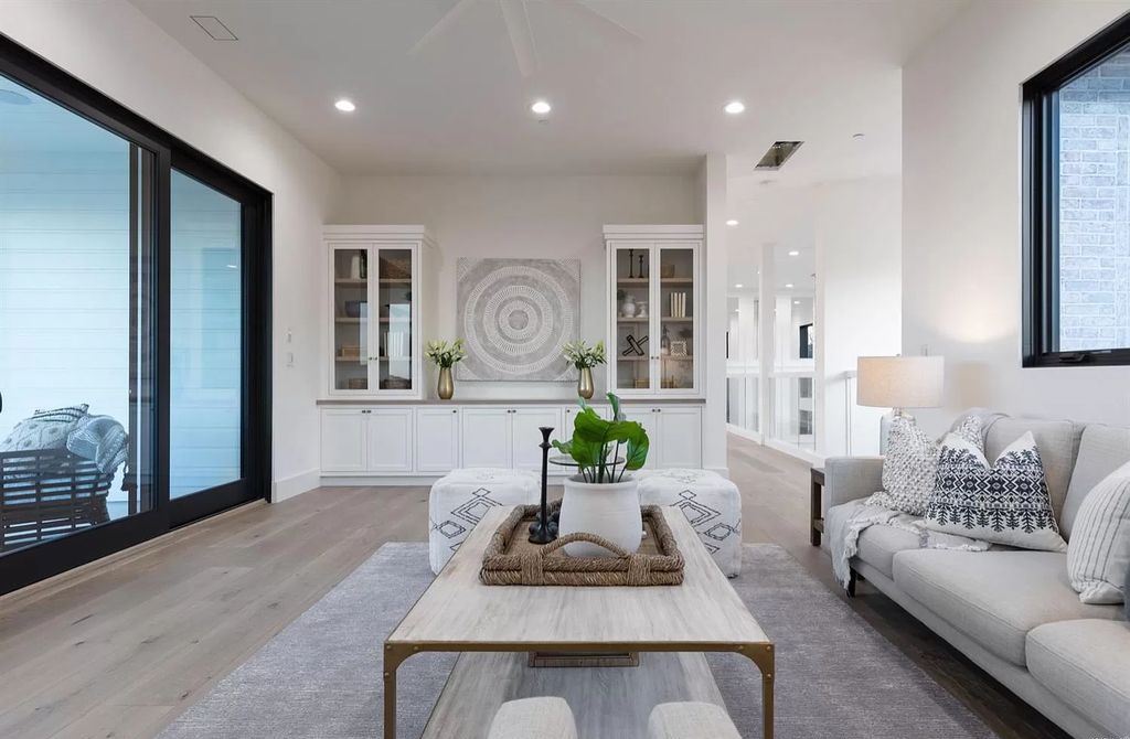 The Santa Rosa Home is a remarkable property offers exceptional craftsmanship, tasteful style and casual elegance now available for sale. This home located at 3952 Skyfarm Dr, Santa Rosa, California