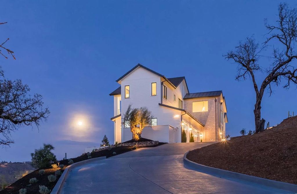 This 3495000 Santa Rosa Home features Panoramic Views Exceptional Craftsmanship 21