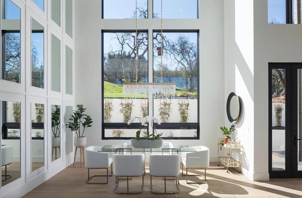The Santa Rosa Home is a remarkable property offers exceptional craftsmanship, tasteful style and casual elegance now available for sale. This home located at 3952 Skyfarm Dr, Santa Rosa, California