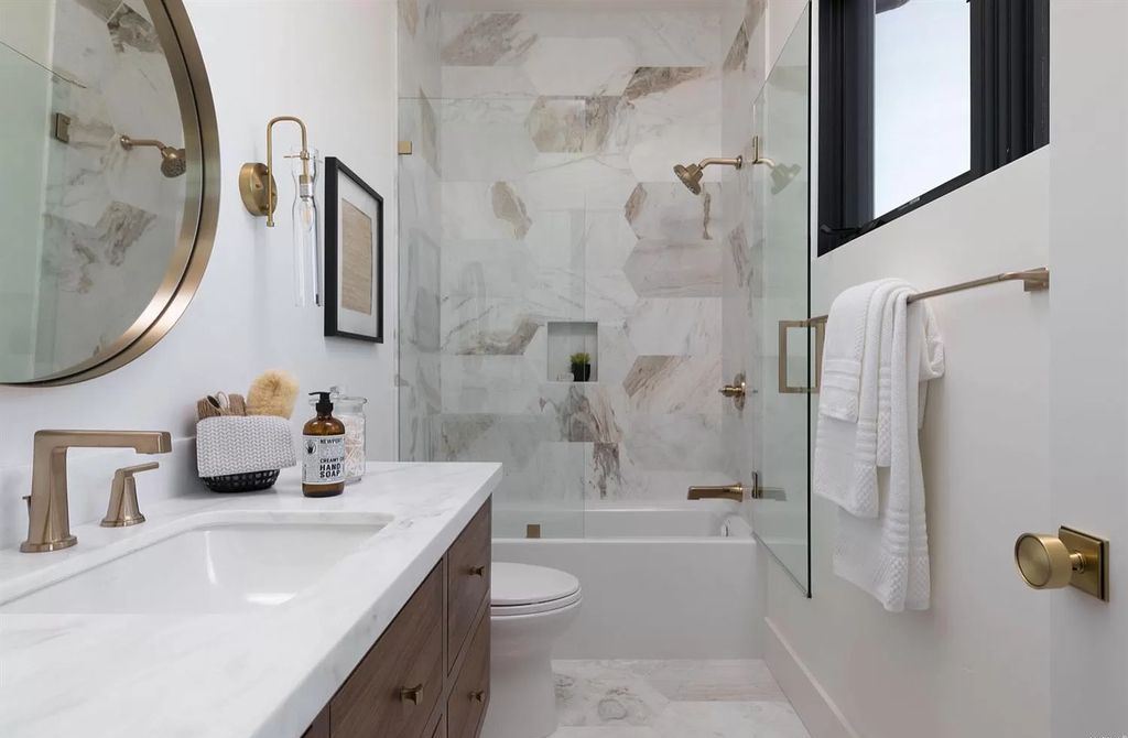 The Santa Rosa Home is a remarkable property offers exceptional craftsmanship, tasteful style and casual elegance now available for sale. This home located at 3952 Skyfarm Dr, Santa Rosa, California