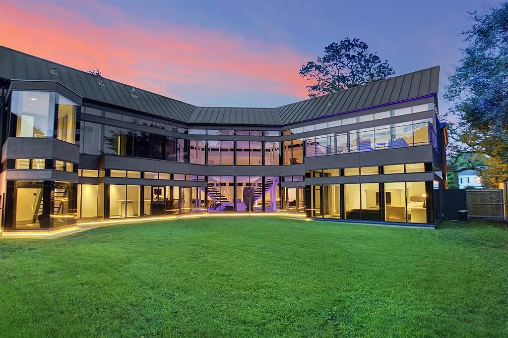 The Houston Contemporary Home is a masterpiece has a museum home setting on a prestigious W. University Street now available for sale. This home located at 3201 University Blvd, Houston, Texas