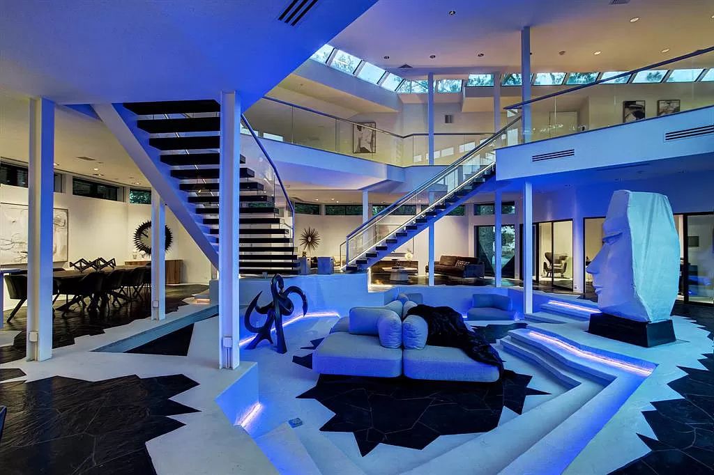 This 4300000 Houston Contemporary Home has unique UFO shaped facade 26