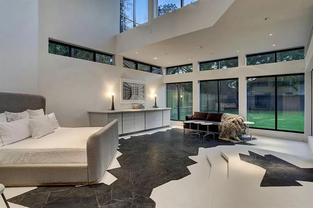 The Houston Contemporary Home is a masterpiece has a museum home setting on a prestigious W. University Street now available for sale. This home located at 3201 University Blvd, Houston, Texas