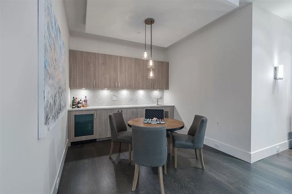 The Understated Elegance Villa in West Vancouver is a gorgeous builder's own home now available for sale. This home located at 915 Sinclair St, West Vancouver, BC V7V 3W1, Canada