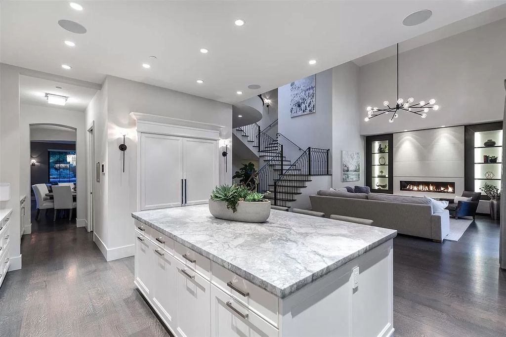 The Understated Elegance Villa in West Vancouver is a gorgeous builder's own home now available for sale. This home located at 915 Sinclair St, West Vancouver, BC V7V 3W1, Canada