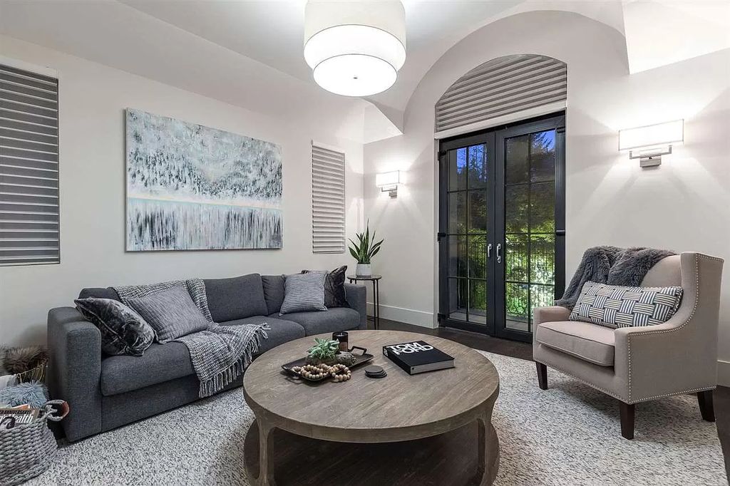The Understated Elegance Villa in West Vancouver is a gorgeous builder's own home now available for sale. This home located at 915 Sinclair St, West Vancouver, BC V7V 3W1, Canada