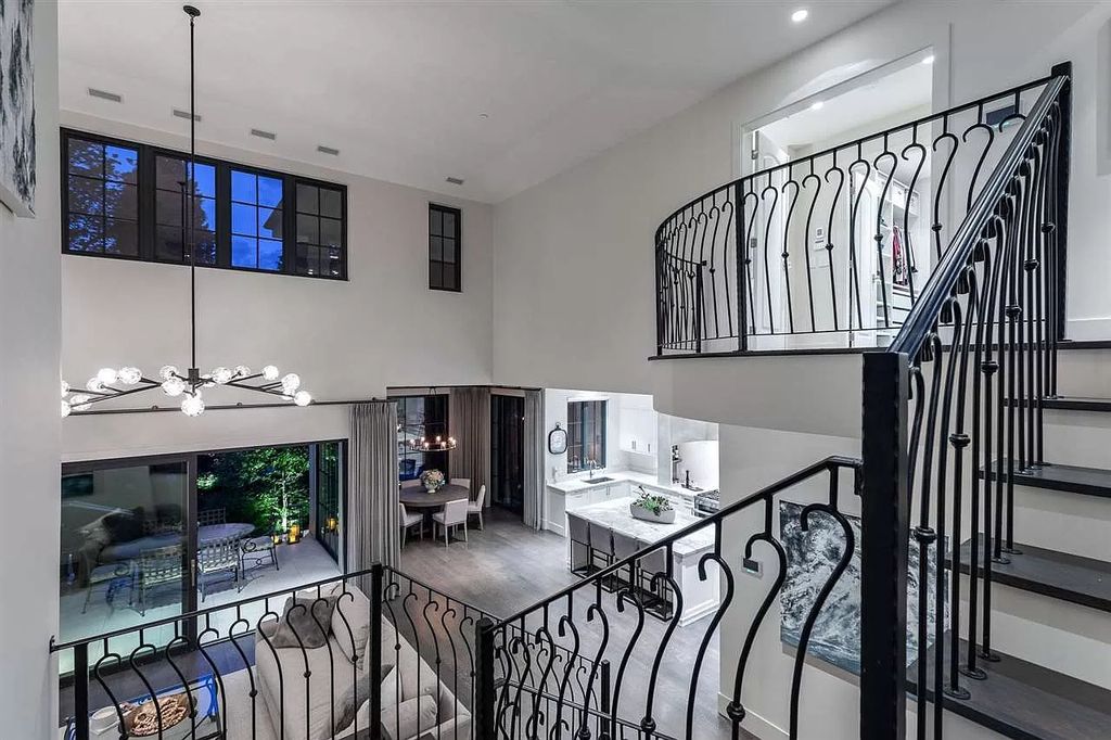 The Understated Elegance Villa in West Vancouver is a gorgeous builder's own home now available for sale. This home located at 915 Sinclair St, West Vancouver, BC V7V 3W1, Canada