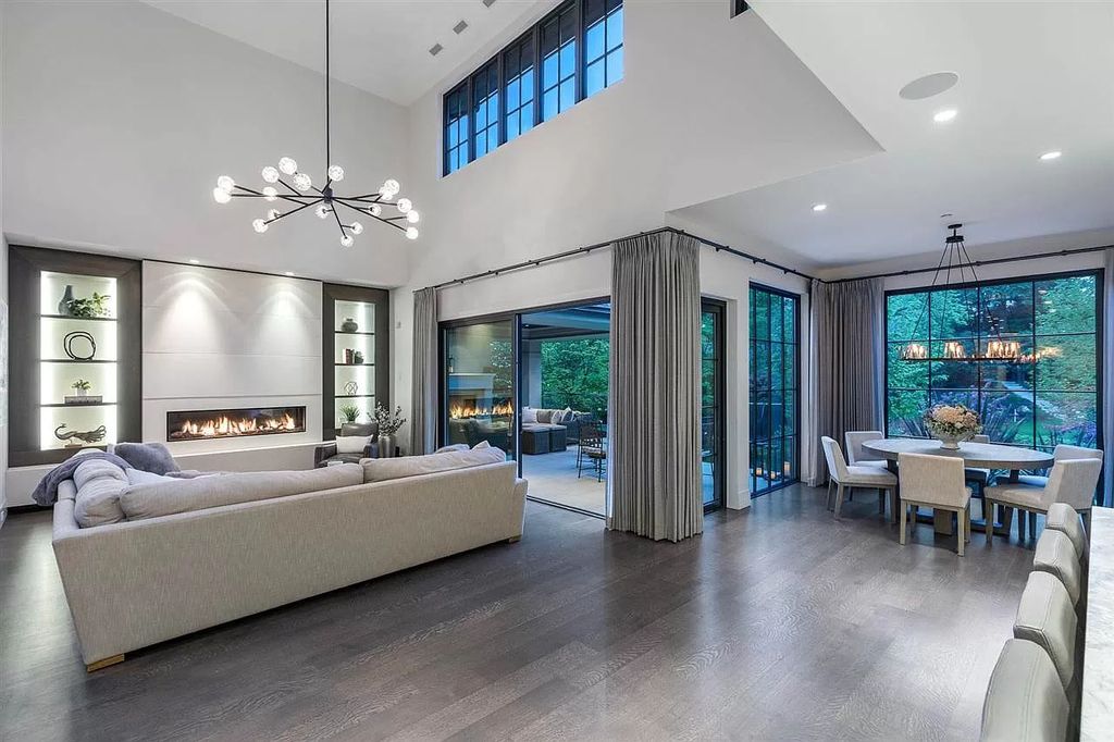 The Understated Elegance Villa in West Vancouver is a gorgeous builder's own home now available for sale. This home located at 915 Sinclair St, West Vancouver, BC V7V 3W1, Canada