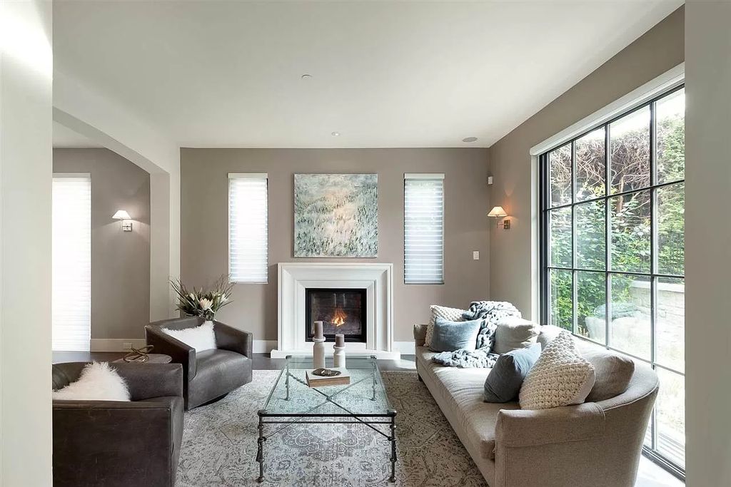 The Understated Elegance Villa in West Vancouver is a gorgeous builder's own home now available for sale. This home located at 915 Sinclair St, West Vancouver, BC V7V 3W1, Canada