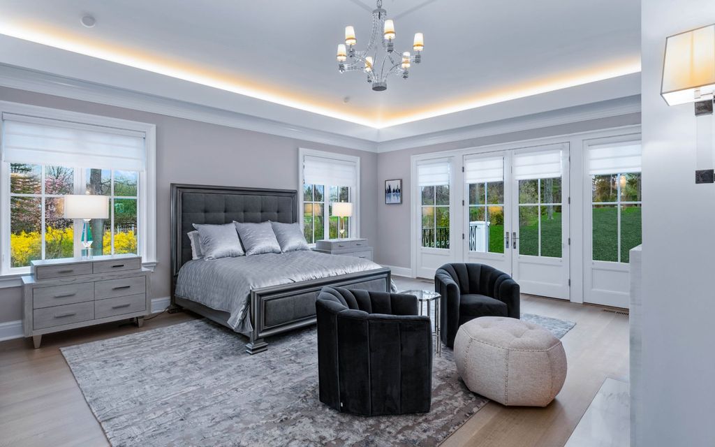 A certain method to introduce a touch of classic beauty into a space? Limit your color scheme to somber grays. With its gray walls, coordinating bedspread, and hints of light gray linens, this gorgeous bedroom decor is undoubtedly on the correct track. The finished boudoir is a well-designed space that is certain to evoke the sweetest of dreams.