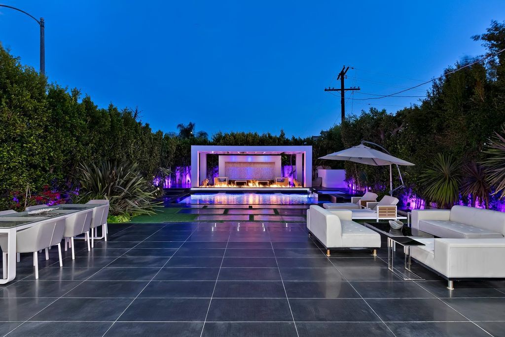 The Resort-like Home in Los Angeles is a sophisticated, high end property in Beverlywood featuring an open floor plan with unobstructed indoor-outdoor flow now available for sale. This home located at 9704 Cashio St, Los Angeles, California