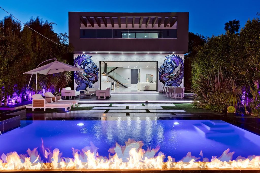 The Resort-like Home in Los Angeles is a sophisticated, high end property in Beverlywood featuring an open floor plan with unobstructed indoor-outdoor flow now available for sale. This home located at 9704 Cashio St, Los Angeles, California