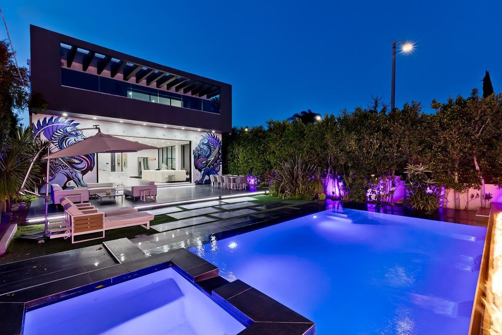 The Resort-like Home in Los Angeles is a sophisticated, high end property in Beverlywood featuring an open floor plan with unobstructed indoor-outdoor flow now available for sale. This home located at 9704 Cashio St, Los Angeles, California