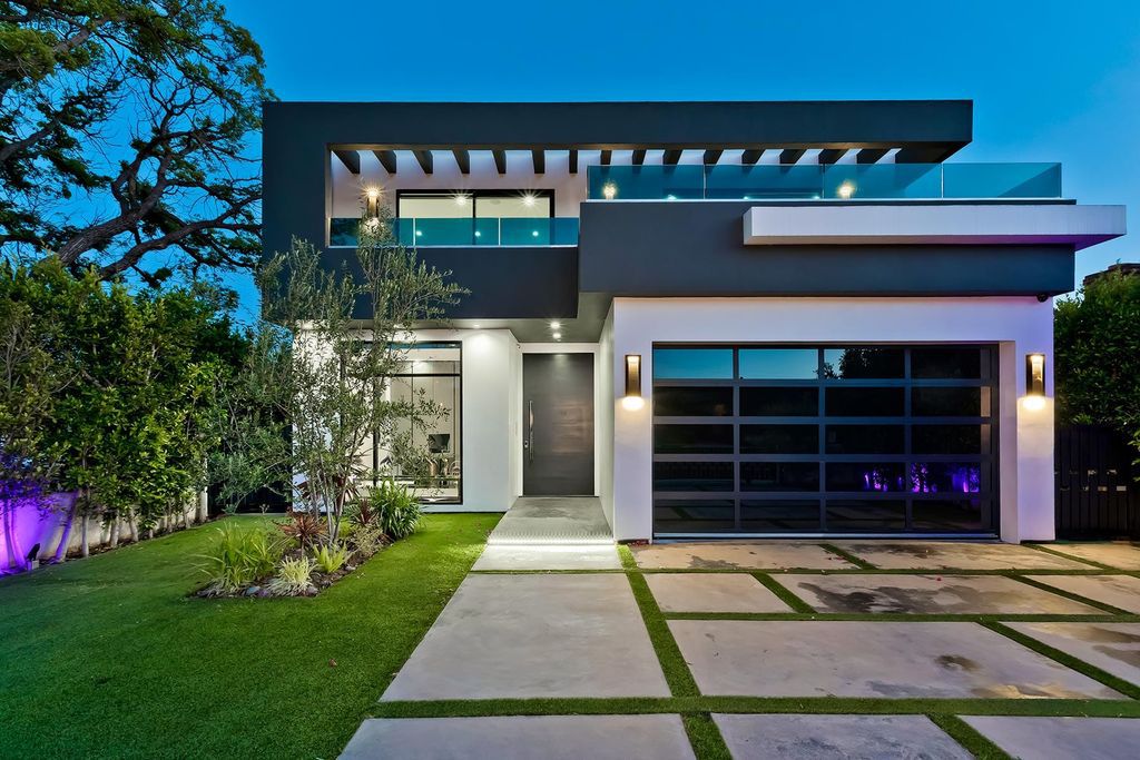 The Resort-like Home in Los Angeles is a sophisticated, high end property in Beverlywood featuring an open floor plan with unobstructed indoor-outdoor flow now available for sale. This home located at 9704 Cashio St, Los Angeles, California