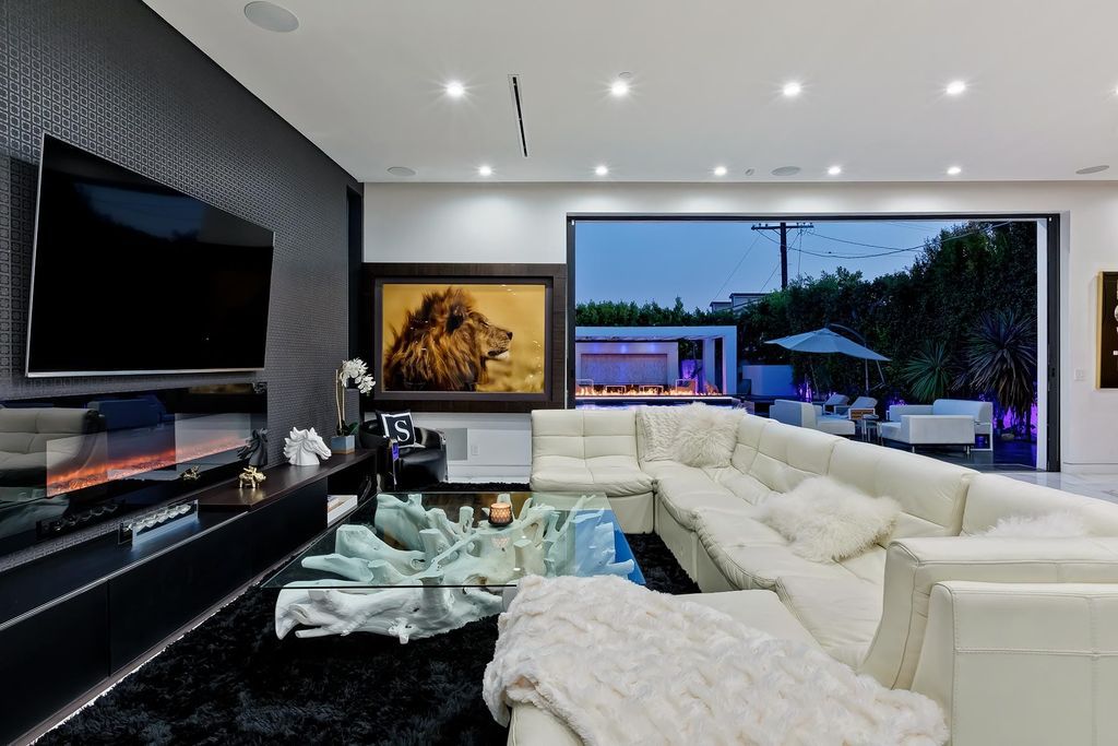 The Resort-like Home in Los Angeles is a sophisticated, high end property in Beverlywood featuring an open floor plan with unobstructed indoor-outdoor flow now available for sale. This home located at 9704 Cashio St, Los Angeles, California