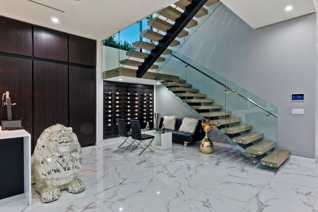 The Resort-like Home in Los Angeles is a sophisticated, high end property in Beverlywood featuring an open floor plan with unobstructed indoor-outdoor flow now available for sale. This home located at 9704 Cashio St, Los Angeles, California