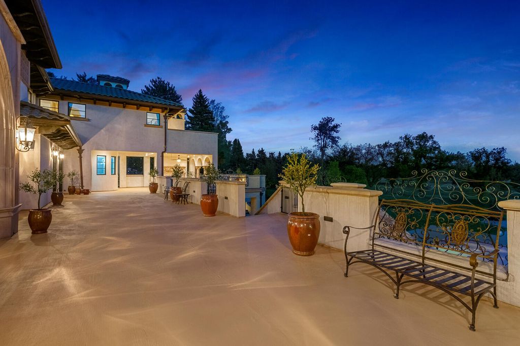 A $9,975,000 traditional Italian villa in Colorado designed by Carlos Alvarez