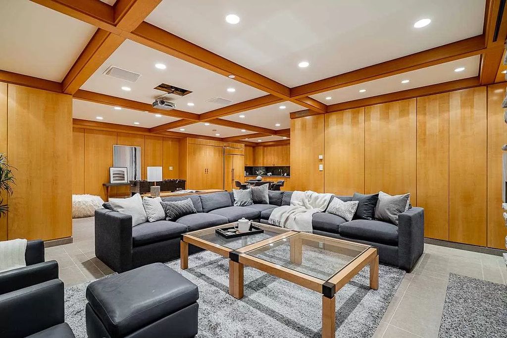 The Spectacular Waterfront Residence in West Vancouver offers the most stunning ocean views now available for sale. This home located at 4470 Ross Cres, West Vancouver, BC V7W 1B2, Canada