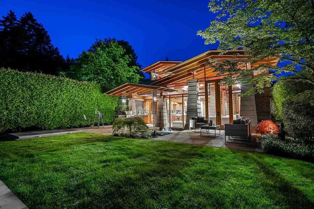 The Spectacular Waterfront Residence in West Vancouver offers the most stunning ocean views now available for sale. This home located at 4470 Ross Cres, West Vancouver, BC V7W 1B2, Canada