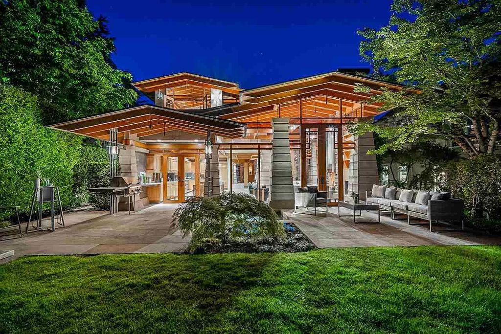 The Spectacular Waterfront Residence in West Vancouver offers the most stunning ocean views now available for sale. This home located at 4470 Ross Cres, West Vancouver, BC V7W 1B2, Canada