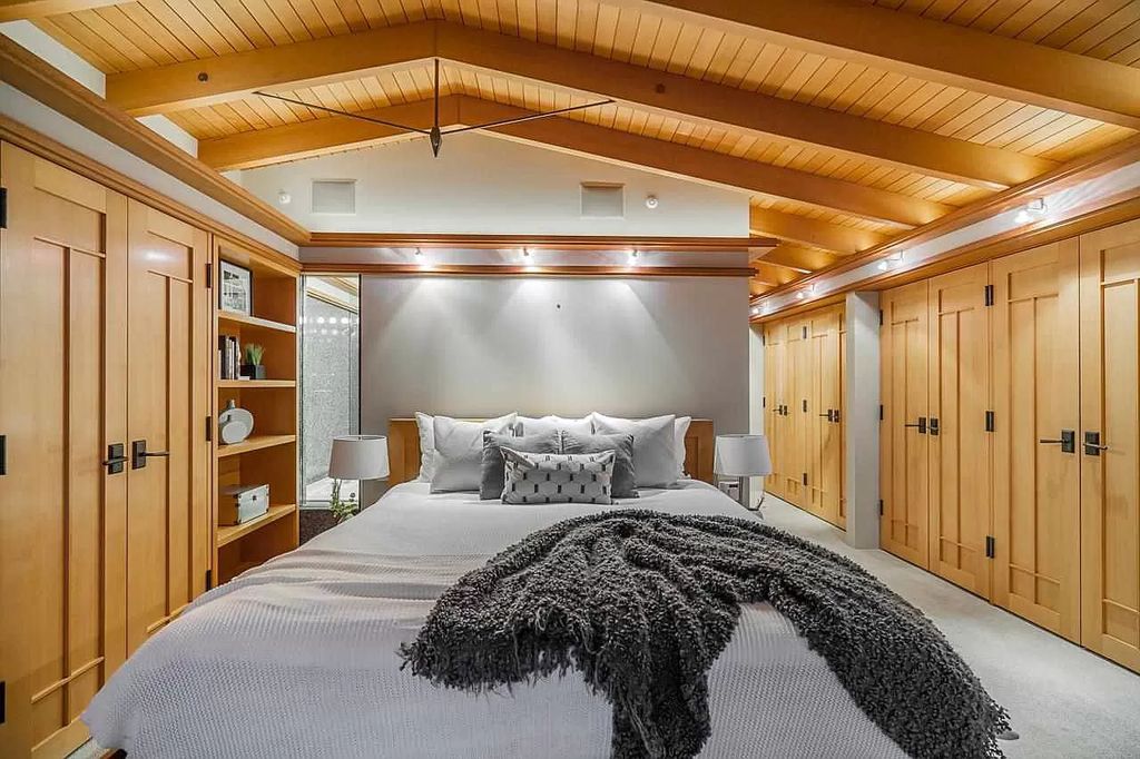 The Spectacular Waterfront Residence in West Vancouver offers the most stunning ocean views now available for sale. This home located at 4470 Ross Cres, West Vancouver, BC V7W 1B2, Canada