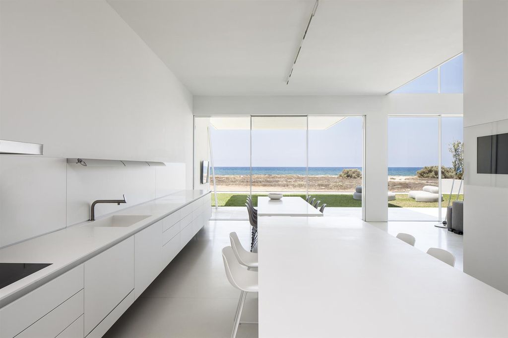A House by The Sea Features Stripy Aluminium Walls by Pitsou Kedem 12