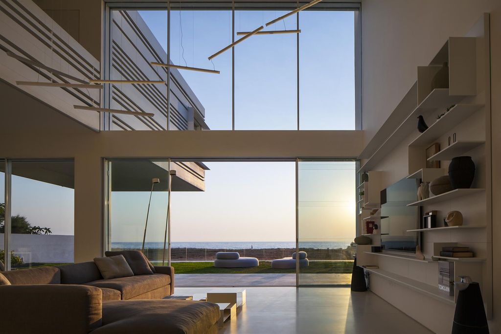 A House by The Sea Features Stripy Aluminium Walls by Pitsou Kedem 20