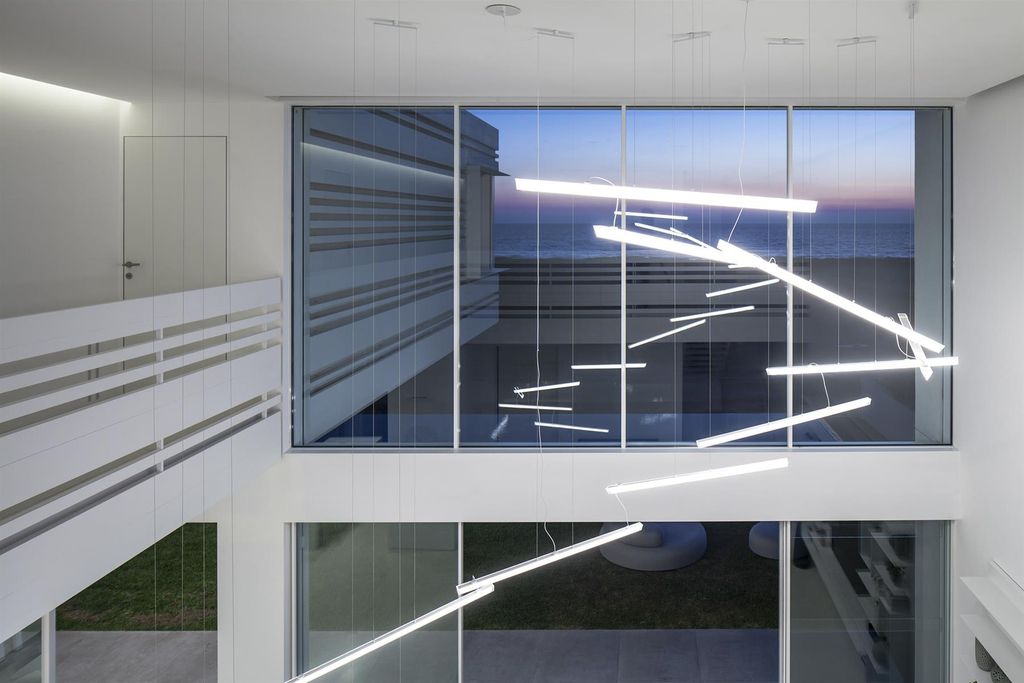 A House by The Sea Features Stripy Aluminium Walls by Pitsou Kedem 22
